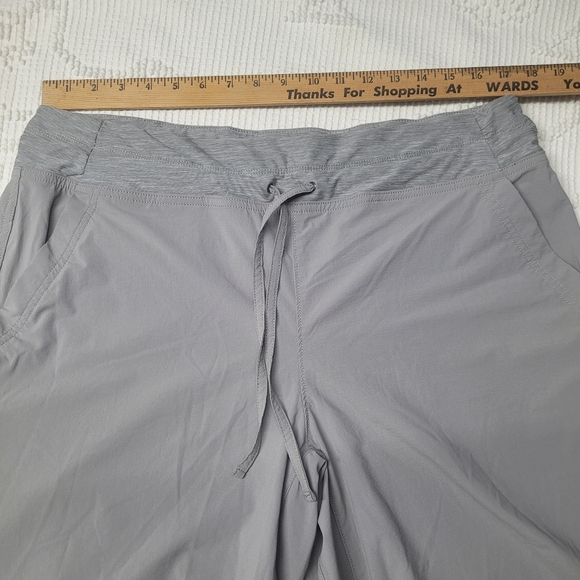Duluth Trading Co Gray Women's Shorts - Picture 7 of 7
